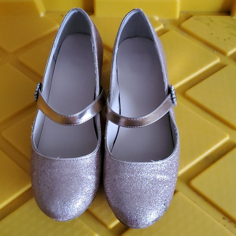 Girls shoes